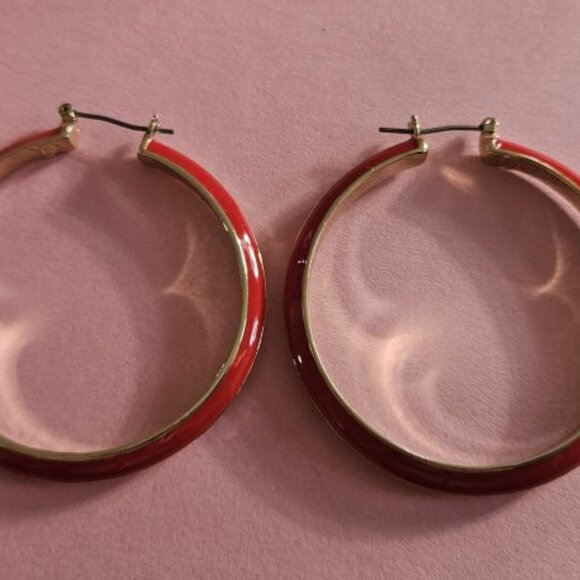 Vintage AVON Goldtone Pink and Red Hoop Earrings - Picture 4 of 5